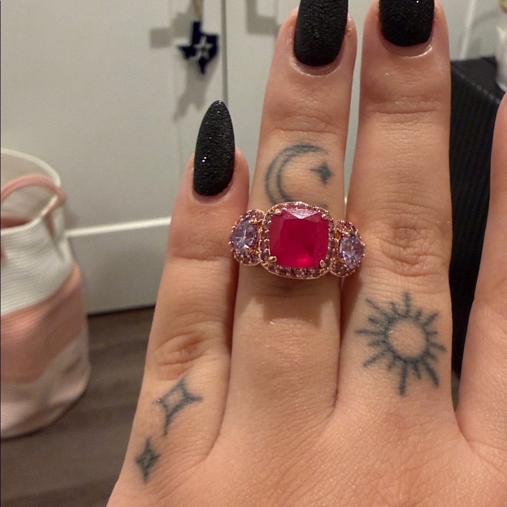 Size 7 ring from bomb party
